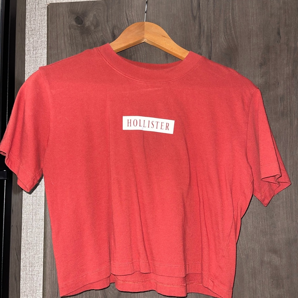 Hollister’s Cropped top 🍊🤍!